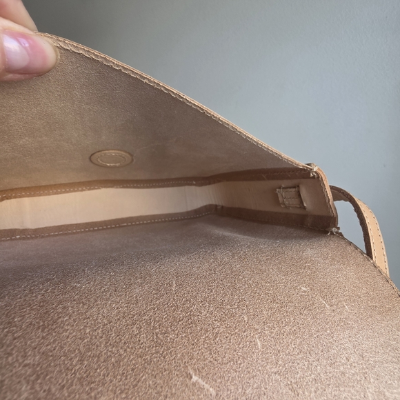 Nisolo Natural Tan Leather Crossbody - Picture 11 of 17